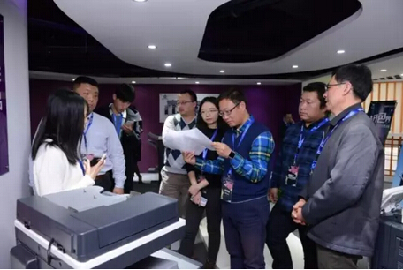 媒體嘉賓現(xiàn)場(chǎng)體驗(yàn)柯尼卡美能達(dá)新品特色-科頤辦公 媒體嘉賓現(xiàn)場(chǎng)體驗(yàn)柯尼卡美能達(dá)新品特色-科頤辦公